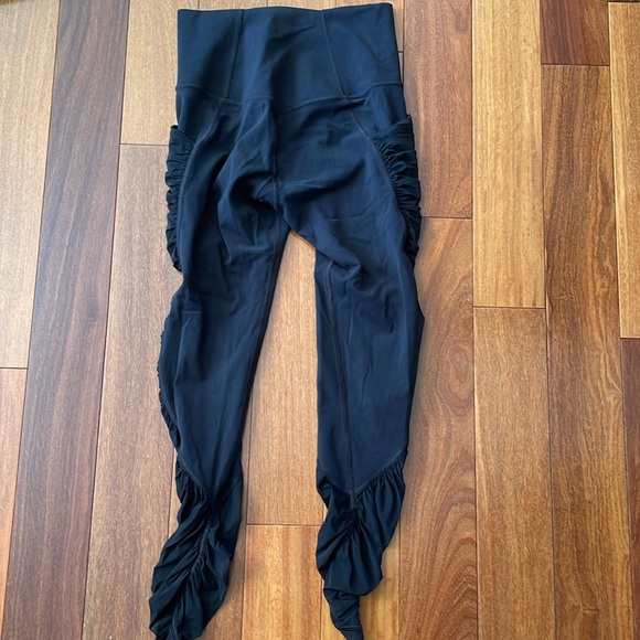 Athleta Mesh me up 7/8 tight - Picture 4 of 7